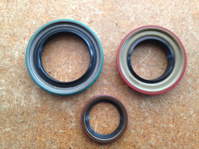 Super T10 Front seal , Rear seal, side cover seals , reverse selector lever o-ring . Borg Warner / Richmond
